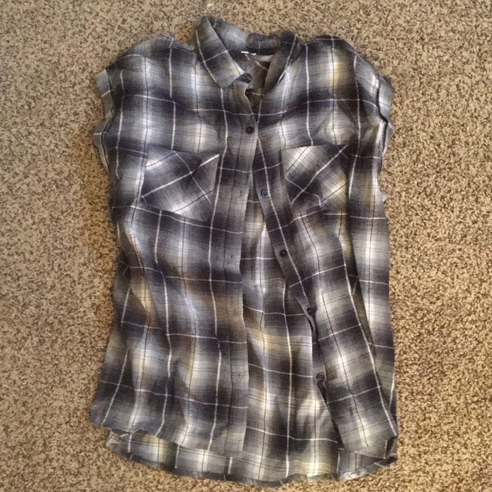 Sleeveless, black and white flannel